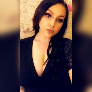 Meet your Posher, Joelle